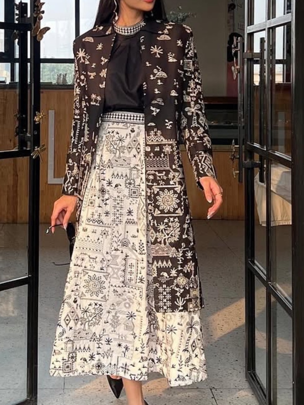 Black & White Printed Maxi Skirt - Elegant Contrast Style